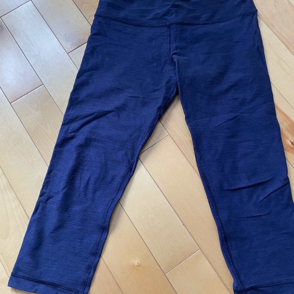Lululemon women Navy Blue crop 6
